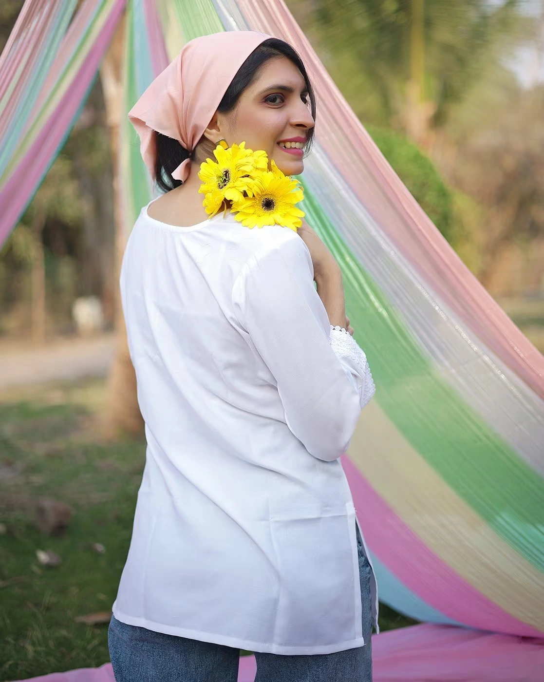 -1117Wx1400H-701317711-white-MODEL3